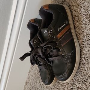 Boys American Eagle shoes